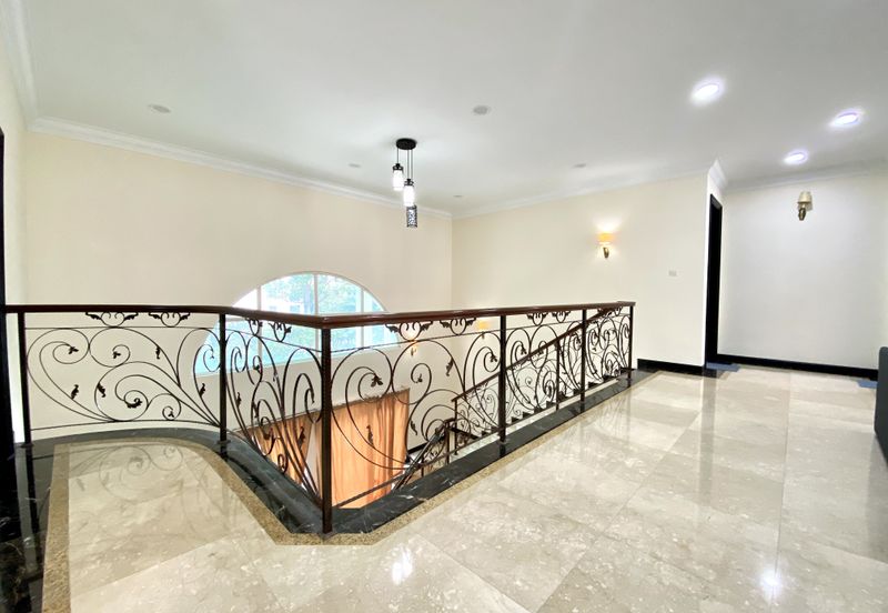 Kiara Peak (Puncak Kiara)