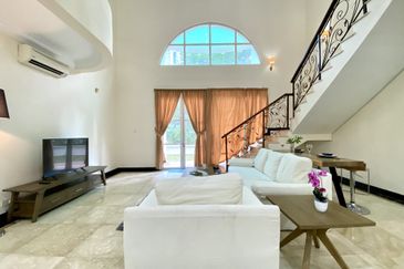 Kiara Peak (Puncak Kiara)