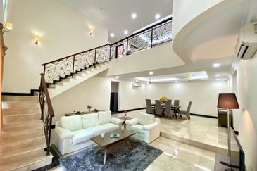 Kiara Peak (Puncak Kiara)