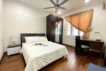 Kiara Peak (Puncak Kiara)