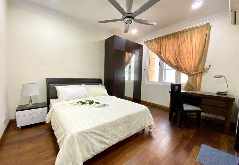 Kiara Peak (Puncak Kiara)