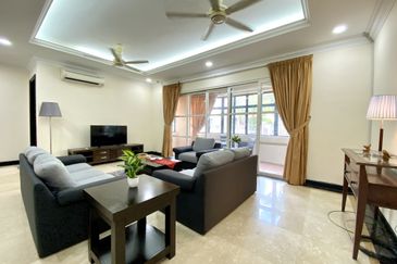 Kiara Peak (Puncak Kiara)