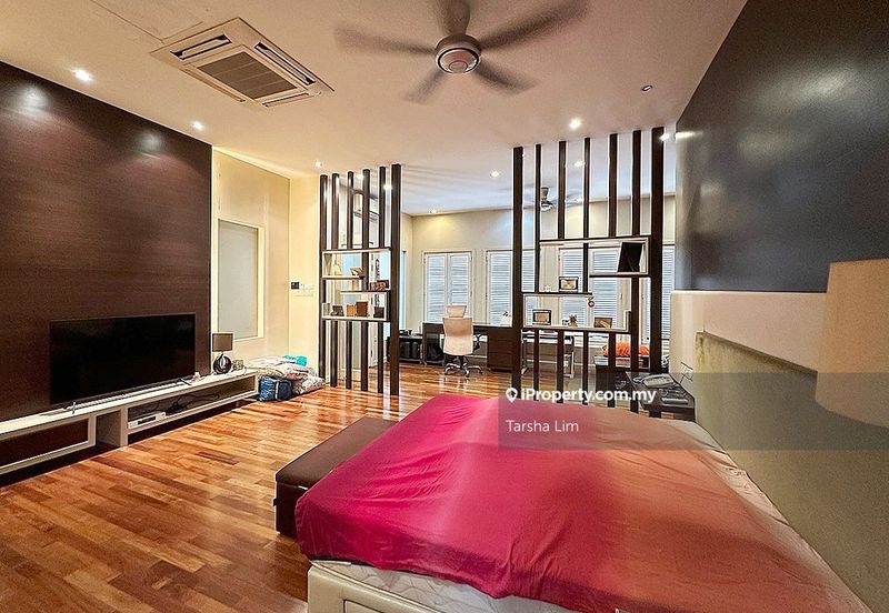 Rafflesia @ The Hill