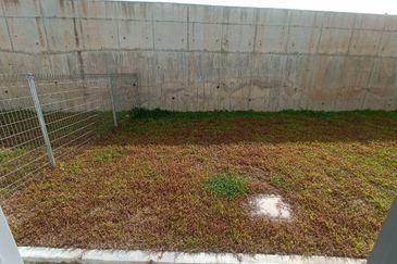 [ TERBESAR 40X120 ] Rumah Berkembar Setingkat Senawang, Paroi,Ampangan