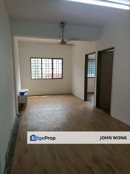 Last unit, Sewa Murah. Pangsapuri Putra Raya,Taman Pinggiran Putra, Equine Park, Bandar Putra Permai, Seri Kembangan near LRT, Selangor, Seri Kembangan