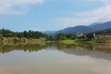 Lake View Freehold Bungalow Land For Sale