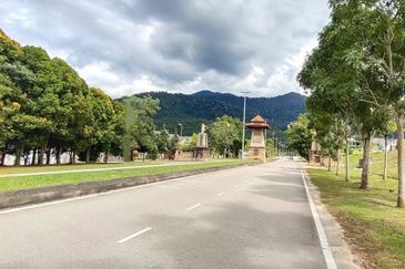 Lake View Freehold Bungalow Land For Sale