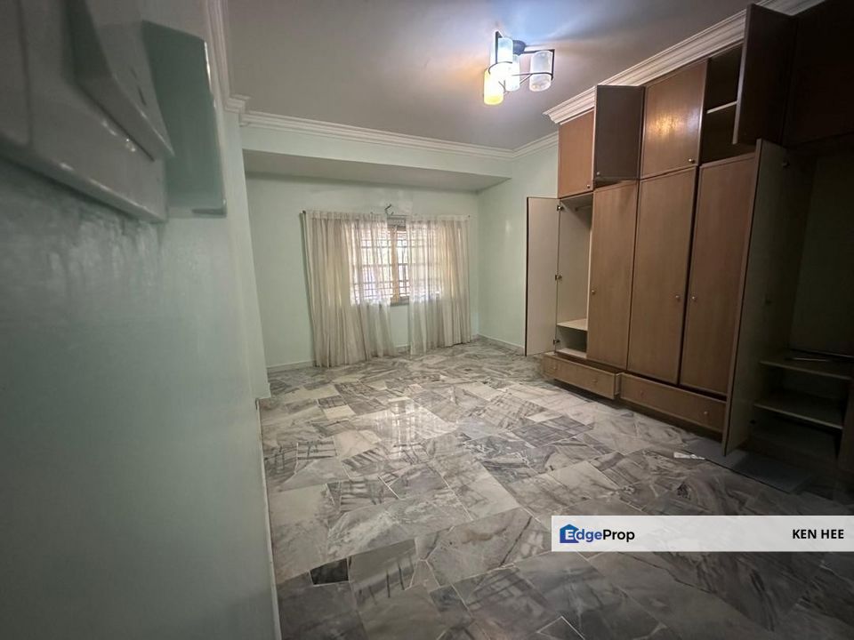 Excelsa Apartment @ Taman Universiti Indah Lower Ground Unit BIg Land, Selangor, Seri Kembangan