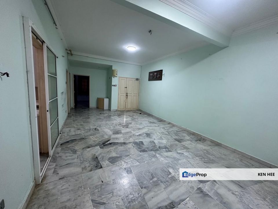 Excelsa Apartment @ Taman Universiti Indah Lower Ground Unit BIg Land, Selangor, Seri Kembangan