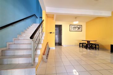 20x70sf, Nice Renovated, Kitchen fully extended, Gated Guarded