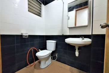 20x70sf, Nice Renovated, Kitchen fully extended, Gated Guarded