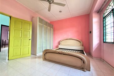 20x70sf, Nice Renovated, Kitchen fully extended, Gated Guarded