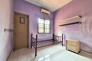 20x70sf, Nice Renovated, Kitchen fully extended, Gated Guarded