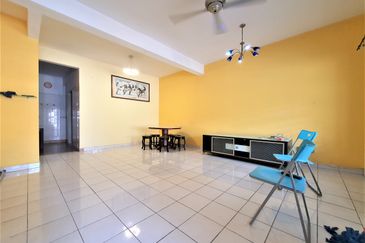 20x70sf, Nice Renovated, Kitchen fully extended, Gated Guarded