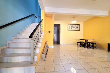 20x70sf, Nice Renovated, Kitchen fully extended, Gated Guarded