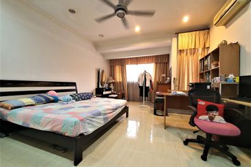 Double Storey CORNER LOT (50x75 sqft ), Nice Renovated 