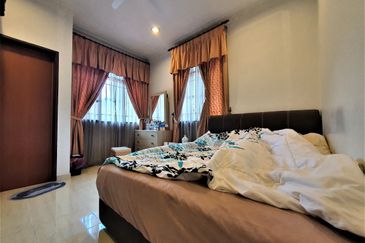 Double Storey CORNER LOT (50x75 sqft ), Nice Renovated 