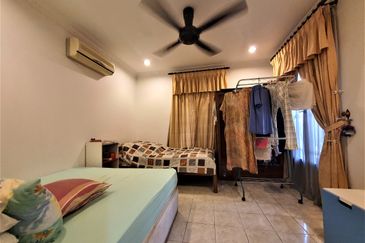 Double Storey CORNER LOT (50x75 sqft ), Nice Renovated 