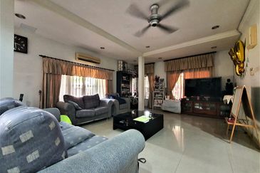 Double Storey CORNER LOT (50x75 sqft ), Nice Renovated 