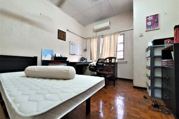 PJS 5, Double Storey, 22x70sf, Renovated and kitchen fully extended