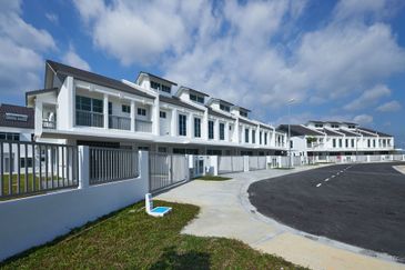 Perennia, Bandar Rimbayu, Land Size 22x80, Build 2260sqft, Gated Guarded, Next to CLUB HOUSE