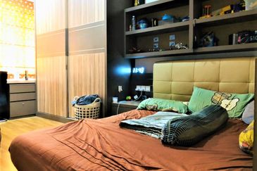 3storey Terrance House, 22x75sqft, Nice Fully Renovated, Gated Guarded