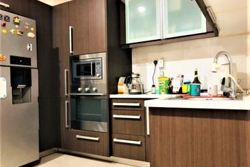 3storey Terrance House, 22x75sqft, Nice Fully Renovated, Gated Guarded