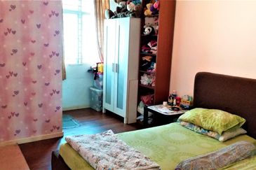 Indah Residences Kemuning Utama, Double Storey CORNER LOT 35x70sqft, RENOVATED HOUSE