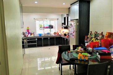 Damai Residences, Double Storey END LOT With 5 feet Land, 27x70sqft, Fully Extended 1st and 2nd floor