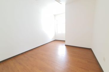 Indah Residence Kemuning Utama, Double Storey CORNER LOT (10 feet land) 32x70sqft, Gated Guarded