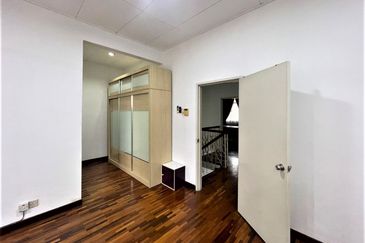 Anggerik Eria, 22x75sqft, Kitchen fully extended, Gated Guarded