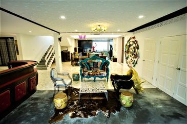 Double Storey Bungalow, Fully Renovated, Move In Condition, 10,000sqft