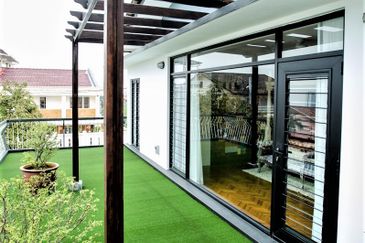 Double Storey Bungalow, Fully Renovated, Move In Condition, 10,000sqft