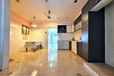 22x75 Renovated Extended Freehold Anggerik Eria