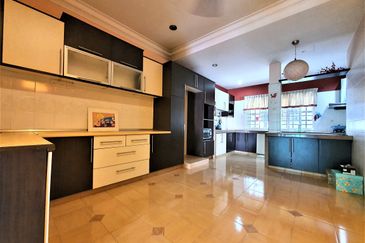 22x75 Renovated Extended Freehold Anggerik Eria