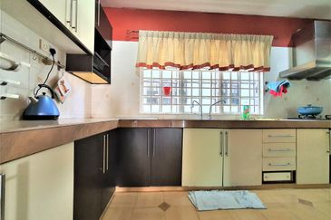 22x75 Renovated Extended Freehold Anggerik Eria