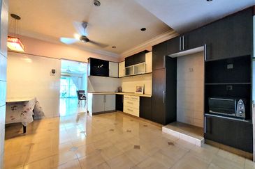 22x75 Renovated Extended Freehold Anggerik Eria