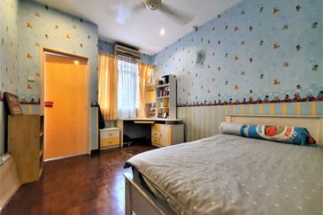 22x75 Renovated Extended Freehold Anggerik Eria