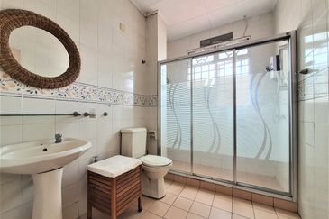 22x75 Renovated Extended Freehold Anggerik Eria