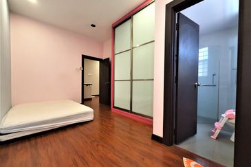 Kemuning Palma, 2 storey SEMI D, Modern Design Renovated, 35x70sqft, Build up 2800, Freehold