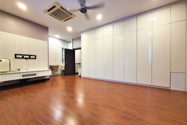 Kemuning Palma, 2 storey SEMI D, Modern Design Renovated, 35x70sqft, Build up 2800, Freehold