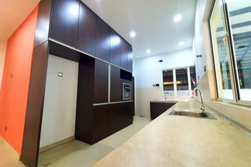 Kemuning Residences, 3 Storey Garden Bungalow,40x80sqft, Built up 3829sqft, With Club House