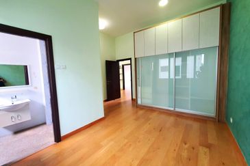 Kemuning Residences, 3 Storey Garden Bungalow,40x80sqft, Built up 3829sqft, With Club House