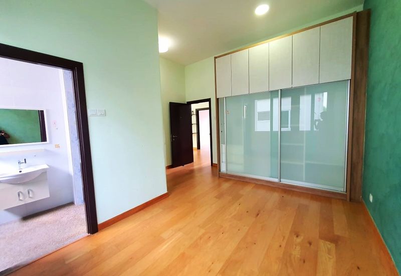 Kemuning Residences, 3 Storey Garden Bungalow,40x80sqft, Built up 3829sqft, With Club House