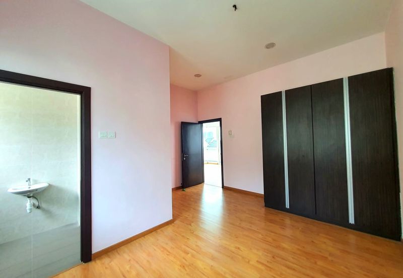 Kemuning Residences, 3 Storey Garden Bungalow,40x80sqft, Built up 3829sqft, With Club House