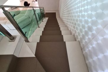 2-storey Renovated Corner House, 3050sqft, With Mbsa Approval