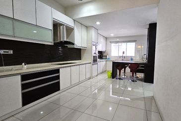 2-storey Renovated Corner House, 3050sqft, With Mbsa Approval