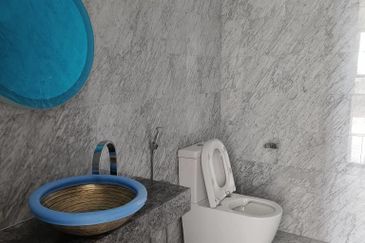 Beautiful unblocked KLCC/ PJ view condo