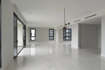 Beautiful unblocked KLCC/ PJ view condo