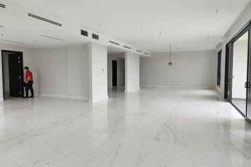 Beautiful unblocked KLCC/ PJ view condo